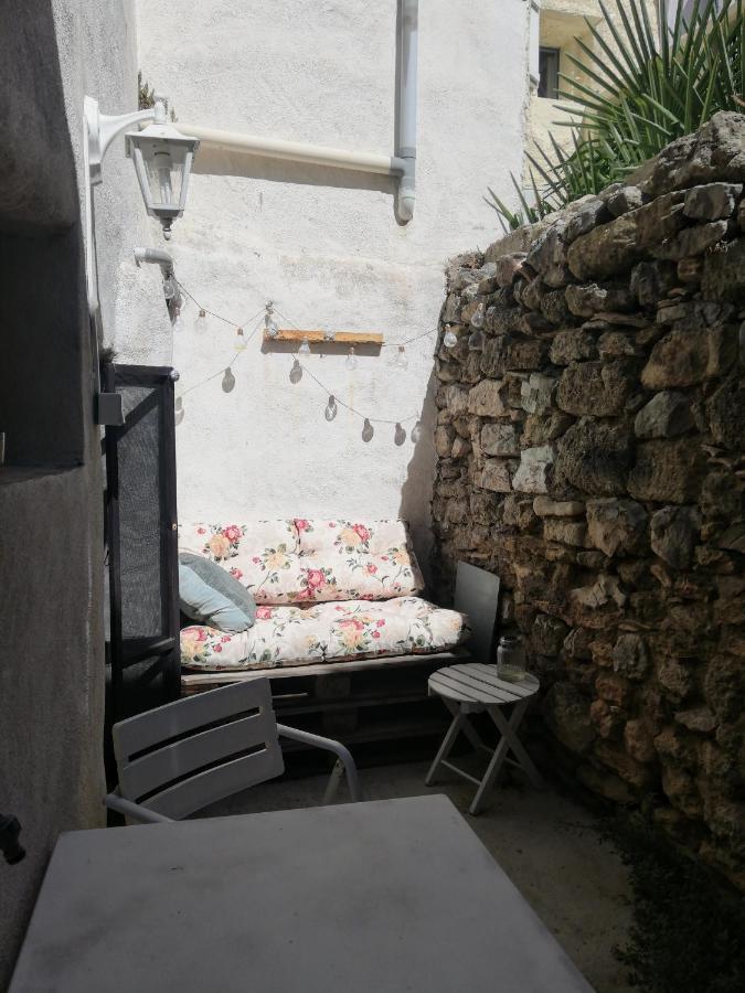 Charmant Appartement En Centre-Ville Medieval Gigean ภายนอก รูปภาพ