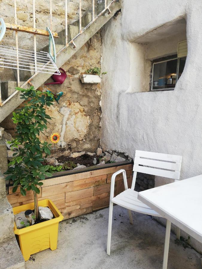 Charmant Appartement En Centre-Ville Medieval Gigean ภายนอก รูปภาพ