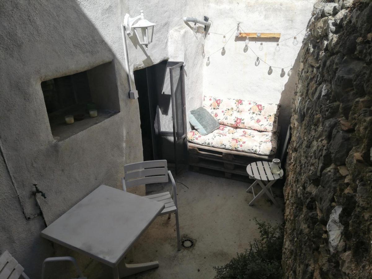Charmant Appartement En Centre-Ville Medieval Gigean ภายนอก รูปภาพ